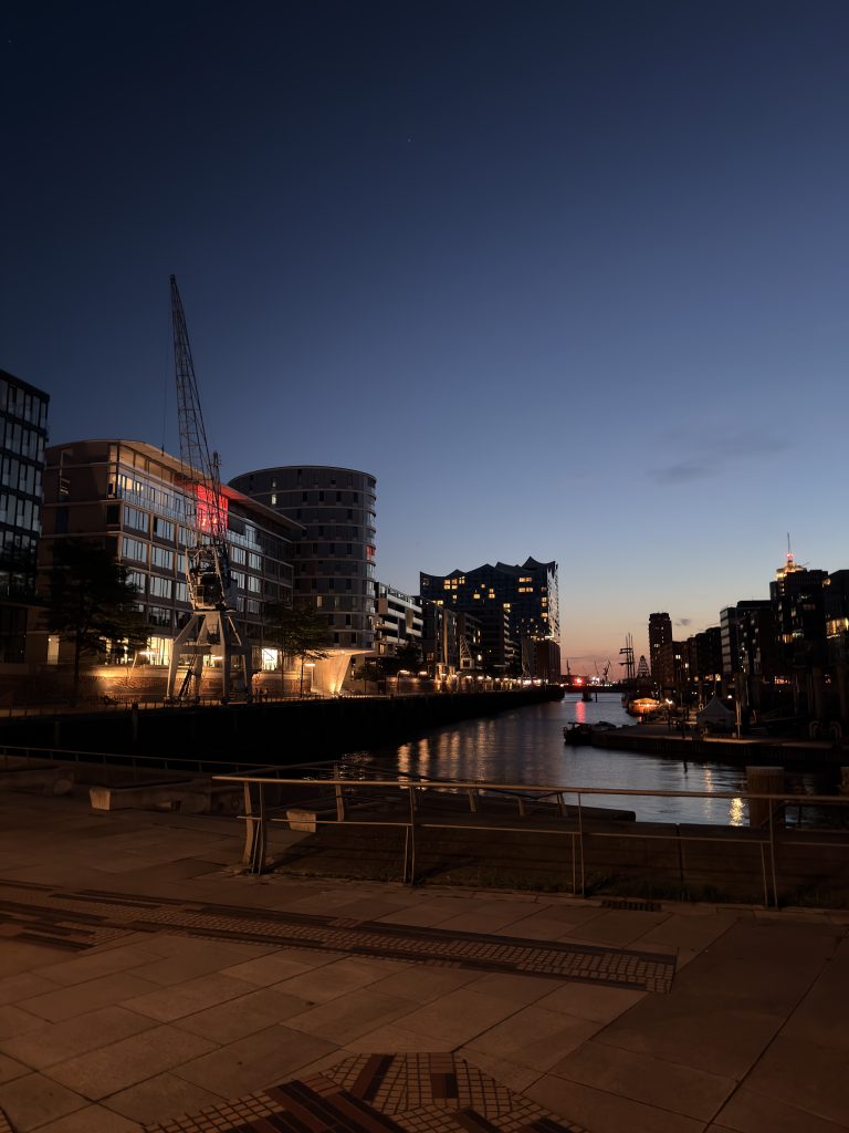 HafenCity, blaue Stunde